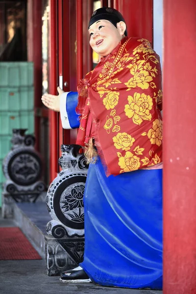 Big Fiberglass Advertisemet Figure Inviting Customers Enter Eatery Chamfered Corner — Stock Photo, Image