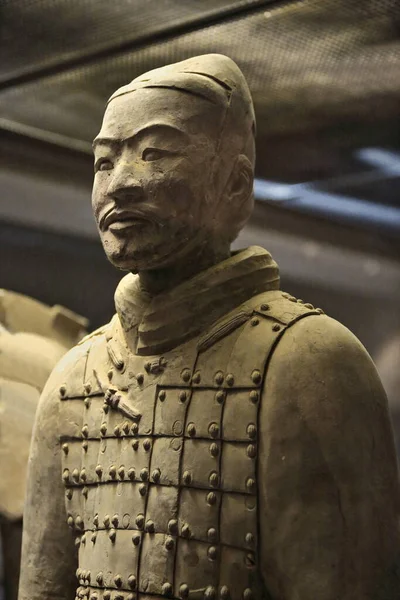 Terracotta Ordusu 'nun savaşçı-cenaze heykeli Qin Shi Huang' ın ordusunu resmediyordu. Çin 'in ilk imparatoru, krallarıyla birlikte gömülmüştü. Lintong İlçesi - Xian-Shaanxi-Çin.