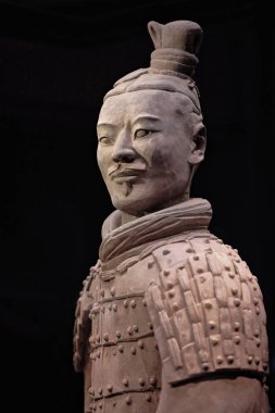 Terracotta Ordusu 'nun savaşçı-cenaze heykeli Qin Shi Huang' ın ordusunu resmediyordu. Çin 'in ilk imparatoru, krallarıyla birlikte gömülmüştü. Lintong İlçesi - Xian-Shaanxi-Çin.