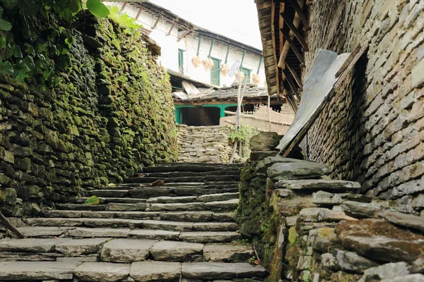 Stone paved street. Ghandruk-Nepal. 0614 — Stock Photo, Image