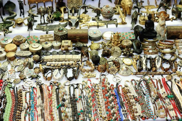 Nepálský řemeslné výrobky k prodeji. Pokhara Nepál. 0677 — Stock fotografie