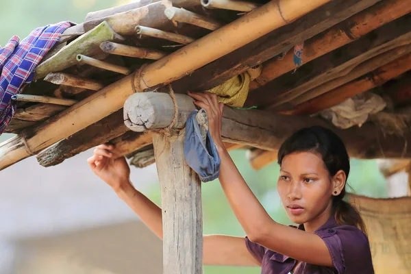 Mladá žena tharu lidí. Patihani Nepál. 0788 — Stock fotografie