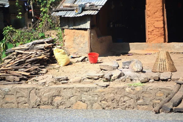 Pequeña aldea-Prithvi Highway. Aanbu Khaireni-Nepal. 0775 — Foto de Stock