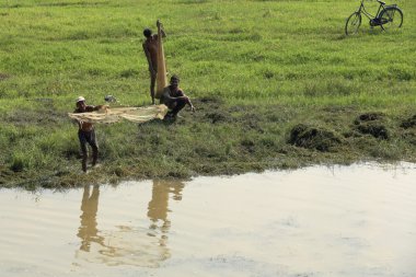 Balıkçılar gölet: Rapti nehir-Nepal yanında tarih. 0890