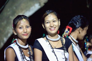 Tharu insanlar kızlar. Ghatgain-Patihani-Nepal. 0822