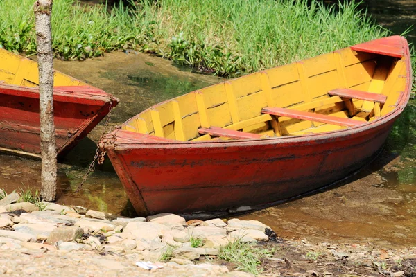 Barcos de madera en el lago Phewa. Pokhara-Nepal. 0712 — Foto de Stock