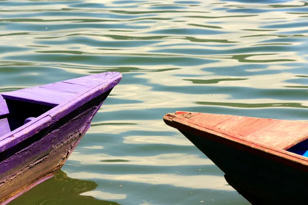 Barcos de madera en el lago Phewa. Pokhara-Nepal. 0715 — Foto de Stock