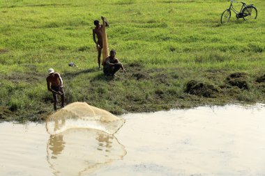 Balıkçılar gölet: Rapti nehir-Nepal yanında tarih. 0892