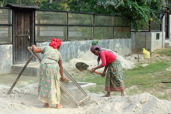 Ženy v práci. Chitwan Nepál. 0913 — Stock fotografie