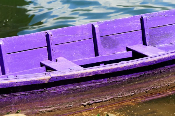 Barco de madeira no lago Phewa. Pokhara-Nepal. 0716 — Fotografia de Stock