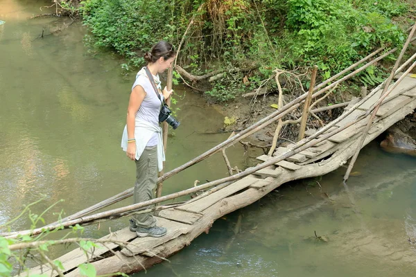 Tourist in the bufferzone off the park. Chitwan-Nepal. 0909 — Stock Photo, Image