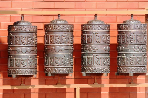 Buddha schlägt Gebetsmühlen. thrangu tashi yangtse kloster-nepal. 0978 — Stockfoto