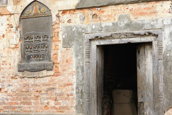 Lättnad på väggen. Thrangu Tashi Yangtse kloster-Nepal. 1008 — Stockfoto