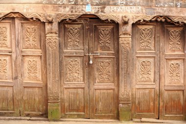 Oymalı ahşap kapılar. Dhulikhel-Nepal. 1046