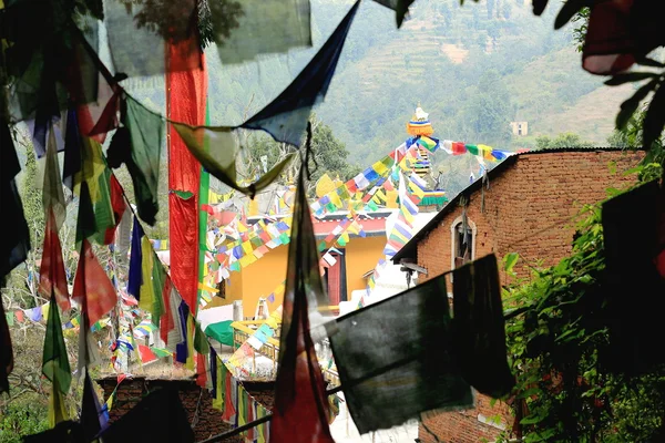 Buddhistické modlitební praporky. Thrangu Tashi Yangtse klášter Nepál. 1007 — Stock fotografie