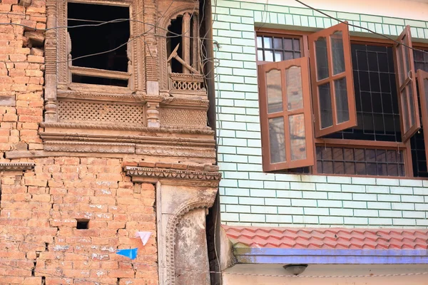 Old and new houses. Dhulikhel-Nepal. 1051 — Stock Photo, Image