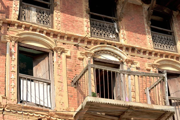 Red brick house-newar style. Dhulikhel-Nepal. 1058 — Stock Photo, Image