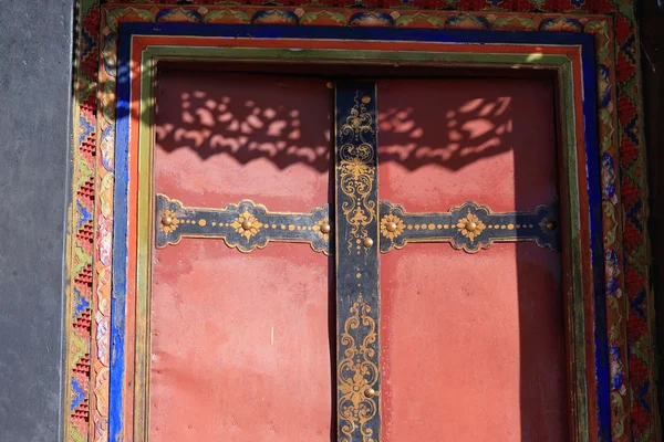 Mosteiro vermelho porta-Drepung. Lhasa-Tibete-China. 1196 — Fotografia de Stock