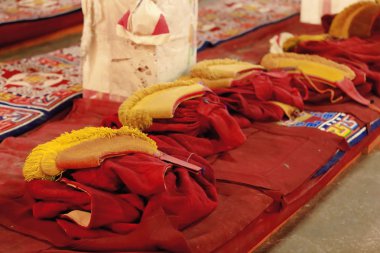 Kırmızı önlük-sarı şapka keşiş. Drepung Manastırı-Tibet. 1237