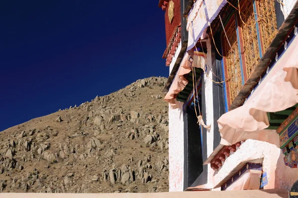Drepung manastırın içinde pencere eşiği. Lhasa Tibet. 1215 — Stok fotoğraf