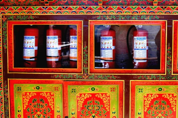 Tibetan wooden-red lacquered commode. Drepung monastery-Tibet. 1243 — Stock Photo, Image