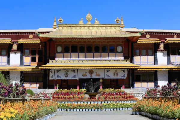 Takten Mingyur Phodrang 宮殿。ノルブリンカー-ラサ-チベット。1261 — ストック写真