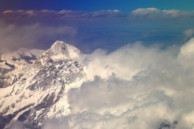 Hava görünümünü birkaç Himalaya zirveleri. Nepal. 1122