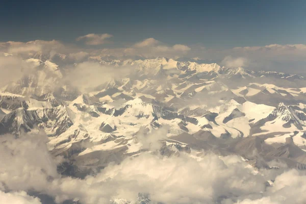 Vista aérea de vários picos elevados do Himalaia. Nepal-Tibete. 1128 — Fotografia de Stock