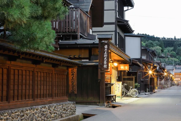Eski alan sokakta. Takayama-Japonya. 0001