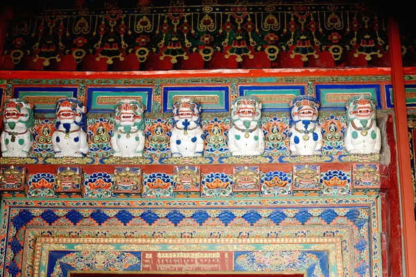 Manycolored drzwi nadproża. Potala-Lhasa Tybet. 1385 — Zdjęcie stockowe