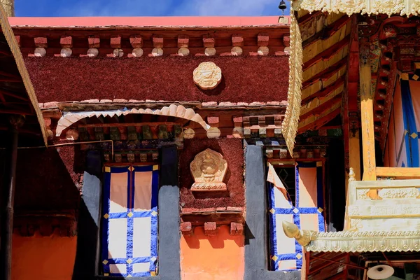 Kırmızı ve turuncu duvarlar. Jokhang tapınak-Lhasa-Tibet. 1415 — Stok fotoğraf