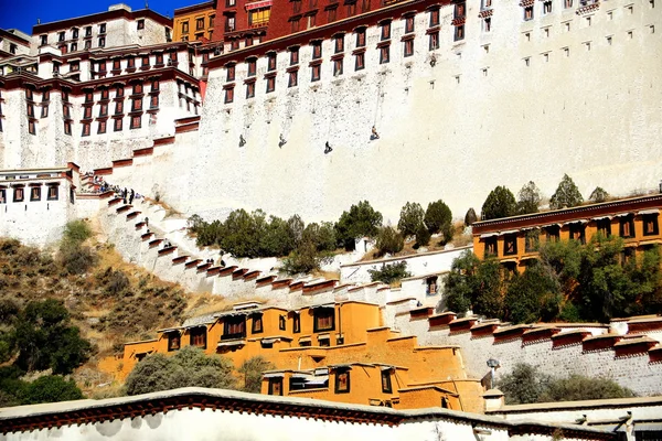 Bílení paláce Potala. Lhasa Tibetu. 1369 — Stock fotografie