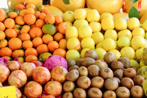 Stall with miscellaneous fruits. Lhasa-Tibet. 1444 — Stock Photo, Image