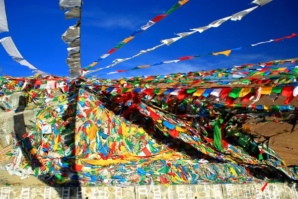 Banderas de oración. Nachan La-Pass. Lhasa pref.-Tibet. 1450 — Foto de Stock