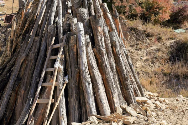 Piled wooden logs. Drak Yerpa monastery-Tibet. 1469 — Stock Photo, Image