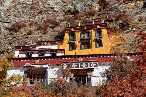 De hoofdgebouwen van Drak Yerpa klooster. Lhasa pref.-Tibet. 1478 — Stockfoto