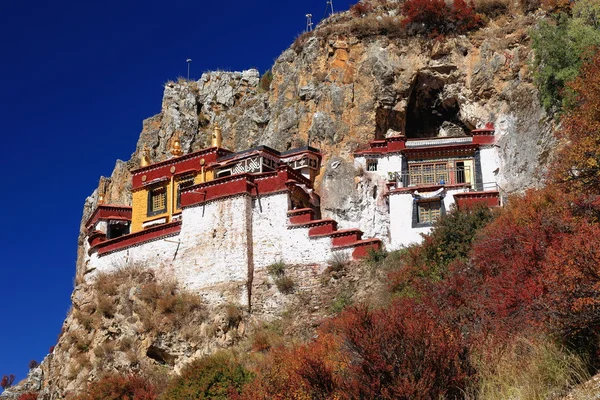 Grotta di Lhakhang. Drak Yerpa monastero-Tibet. 1493 — Foto Stock