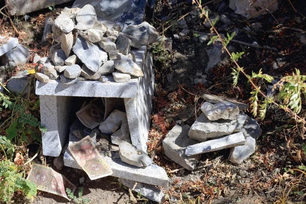 Small granite altar full of stones-money offerings. Drak Yerpa-Tibet. 1495 — Stock Photo, Image