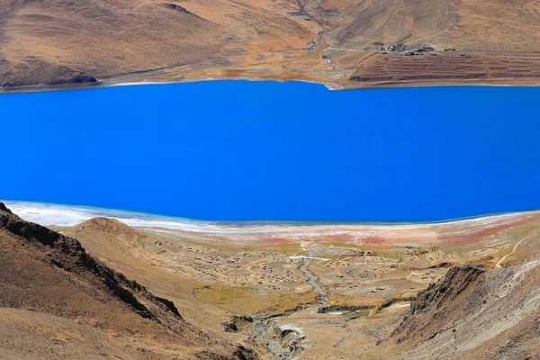 South bank YamdrokTso-Lake seen from Kamba La-pass. Tibet. 1542 — Stock Photo, Image