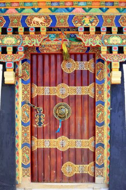 bolca kapı dekore edilmiştir. Gyantse-tibet. 1572