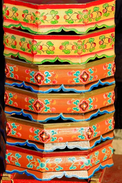 Stacked wooden trays. Gyantse-Tibet. 1597 — 图库照片