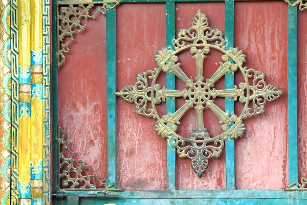 Decoration on red door. Gyantse-Tibet. 1600 — Stock Photo, Image