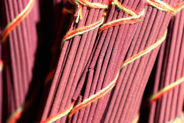 Bâtonnets d'encens de couleur rose. Shigatse-Tibet. 1672 — Photo