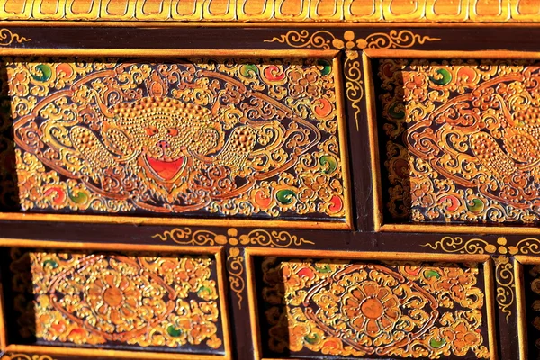 Arca in legno decorato. Shigatse-Tibet. 1680 — Foto Stock