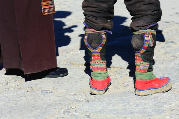 तिब्बती आदमी के जूते। Tashilhunpo मठ। शिगाग्स-तिब्बत। 1685 — स्टॉक फ़ोटो, इमेज