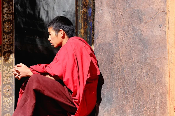 Thoughtful  monk-Tashilhunpo monastery. Shigatse-Tibet. 1712 — Stock Photo, Image