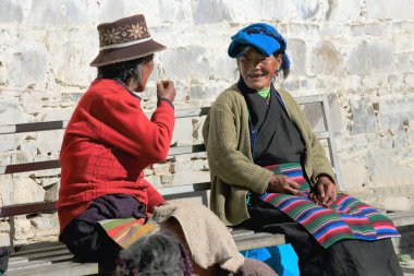 Tibet yaşlı kadınların sohbet-Tashilhunpo Manastırı. Shigatse-Tibet. 1698