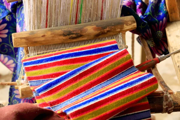 Traditional wooden handloom. Courtyard of homestead near Shigatse-Tibet. 1773 — Stock Photo, Image