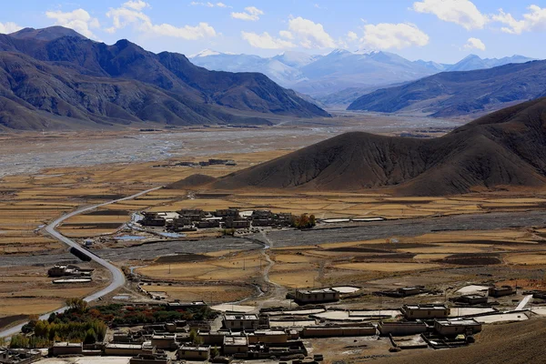 Dörfer im Tal des Flusses Chong Chu. sakya-tibet. 1799 — Stockfoto