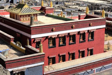 Modern tapınak-gerekçesiyle eski manastır'ın Kuzey koltuk. Sakya-Tibet. 1833
